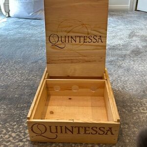 QUINTESSA 3 BOTTLE WOODEN BOX WITH SCREW CLOSURE